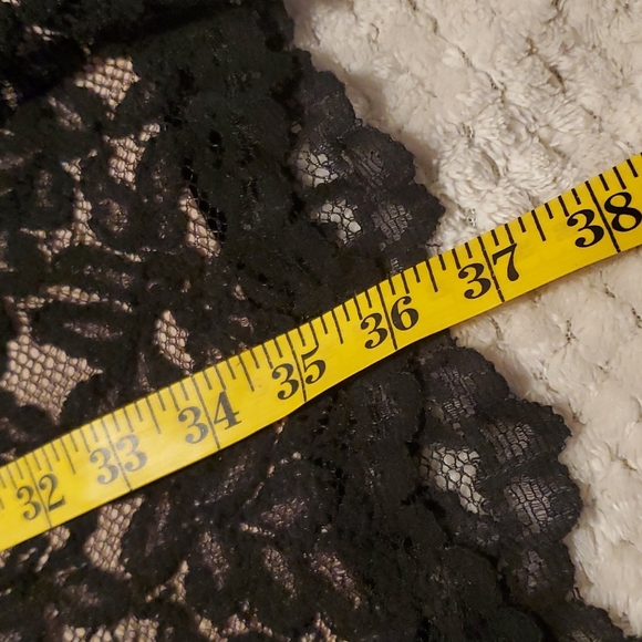 *NWT* Never worn Banana Republic high neck sleeveless black lace dress, size 0P - Picture 5 of 9